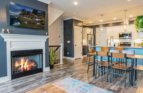 Weinland Park Maison | Modern Oasis in Columbus with Hot Tub on Roof with City Views