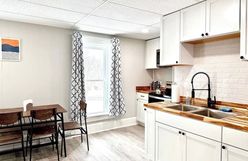Watertown Copropriété | Modern Oasis King Beds Walk Downtown