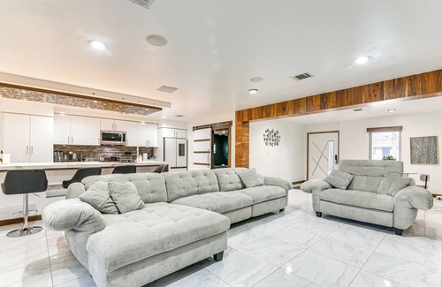 Southbelt/Ellington Maison | Modern Oasis w/ Outdoor Lounge in Houston!