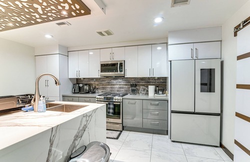 Southbelt/Ellington Maison | Modern Oasis w/ Outdoor Lounge in Houston!