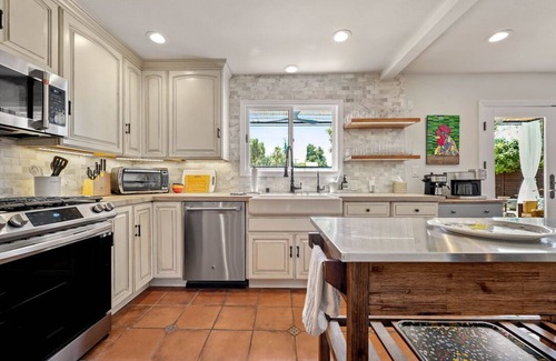 Mira Monte Maison | Modern Ojai Farmhouse: 3-BR Haven with Pool, Mountain Views & Beach Access!