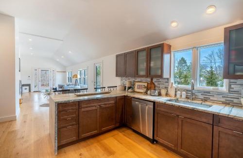 Pipes Cove Maison | Modern on 9th