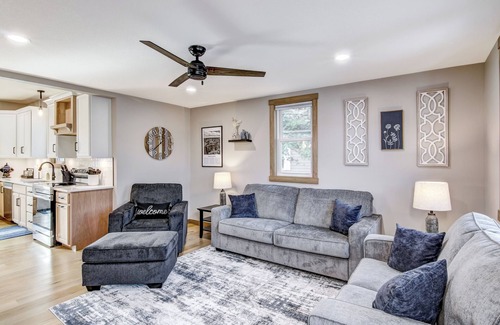 Eau Claire Maison | Modern On Main - Stylish Comfort Near Downtown