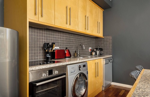Flora Park Appartement | Modern One Bed Apt - Central - Pool
