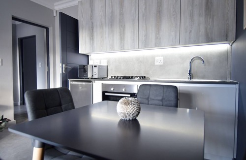 Pringle Bay Appartement | Modern one bedroom ground floor apartment close to the beach