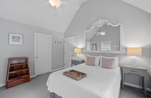 Manchester Maison | Modern Open Concept Colonial 2500sq Ft 4 Bed 2.5 Bath