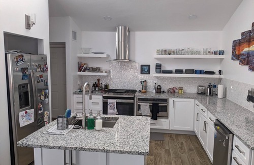 Menlo Park Maison | Modern open floor plan 3BR house near downtown, street car and Mercado