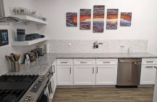 Menlo Park Maison | Modern open floor plan 3BR house near downtown, street car and Mercado