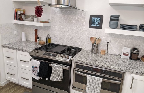 Menlo Park Maison | Modern open floor plan 3BR house near downtown, street car and Mercado