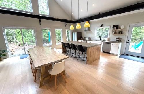 Lion's Head Maison | Modern Paradise In The Forest - Bruce Peninsula