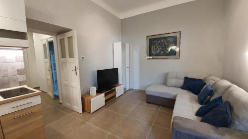 Szentimrevaros Appartement | Modern Parkside Garden View Apartment