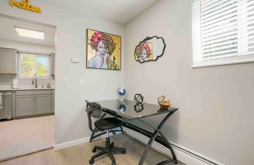 Wheat Ridge Maison | Modern Pineapple|Close to Denver and Mountains|