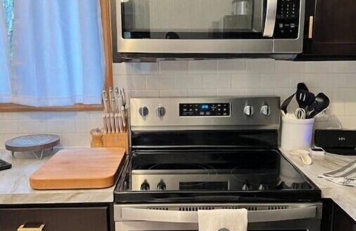 Drums Maison | Modern Poconos House, 3br 2ba, HOT TUB, Private