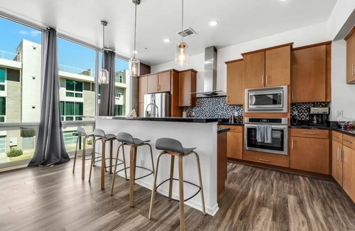 Riverside Appartement | Modern & Prime 2 bedroom apartment with balcony!
