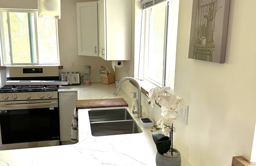 Batavia Maison | Modern Private 2-bedroom house in Batavia with yard, 15 minutes from Darien Lake