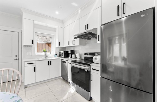 Renfrew-Collingwood Maison | Modern Private 3BR House