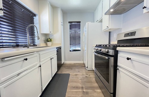 Mira Mesa Copropriété | Modern & Private Corner-Unit Condo in Central Mira Mesa