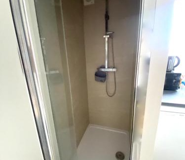 Borehamwood Maison | Modern Private En-suite With Kitchenette