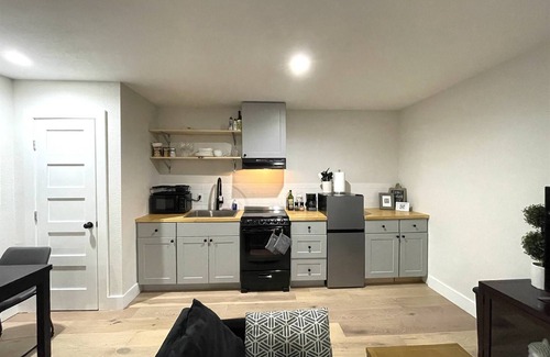 Spicewood At Bullcreek Maison | Hestia: Modern Private Guest Studio Separate Entry