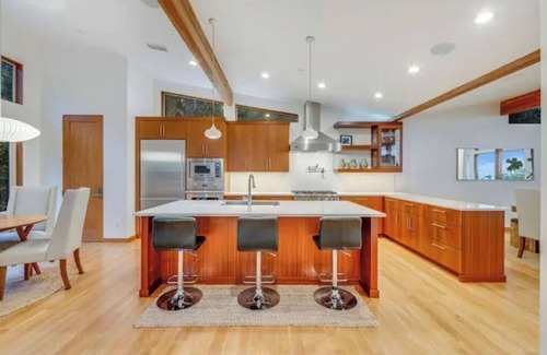 Southwest Hills Maison | Modern Professional