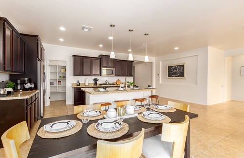 San Tan Valley Maison | Modern Queen Creek Home W/ Fire Pit! Dog Friendly!