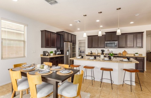 San Tan Valley Maison | Modern Queen Creek Home W/ Fire Pit! Dog Friendly!