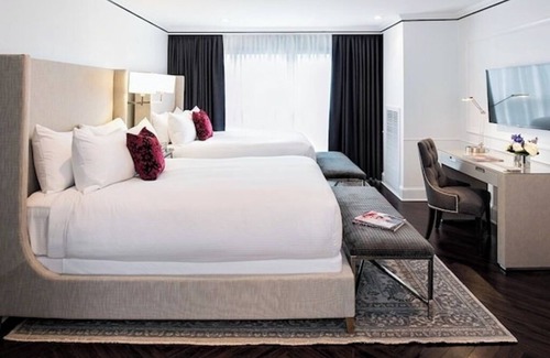 Capitol Hill Hôtel | Modern Queen Stay Near DC Attractions! Gym Access, Onsite Bar and Restaurant!