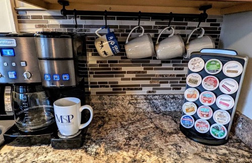 Moline Maison | Modern Quiet 1BR Desk & Fenced Yard by DT Moline