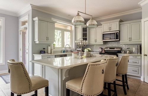 London Maison | MODERN & QUIET 4-BEDROOM HOME WITH A PATIO/WALKOUT-5min drive to Masonville Mall