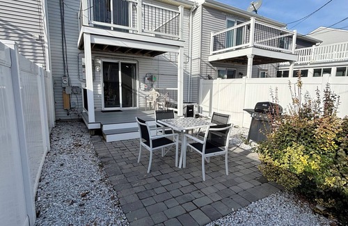 Southend Maison | Modern & Recently Renovated Beach house. Sleeps 7
