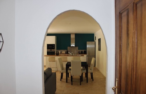 Mollans-sur-Ouveze Cottage | Gîte moderne refait à neuf avec climatisation, jardin et jacuzzi.