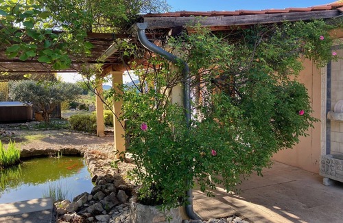 Mollans-sur-Ouveze Cottage | Gîte moderne refait à neuf avec climatisation, jardin et jacuzzi.