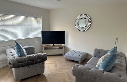 Hull Maison | Modern refurbed 3 bed house close to local amenities, salt end and Siemens site