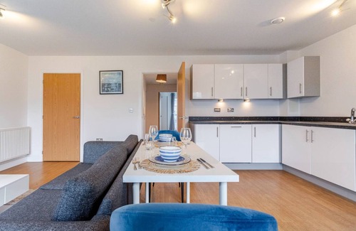 Havering Appartement | Modern & Relaxing 2 Bed Flat with Balcony, Easy London Access