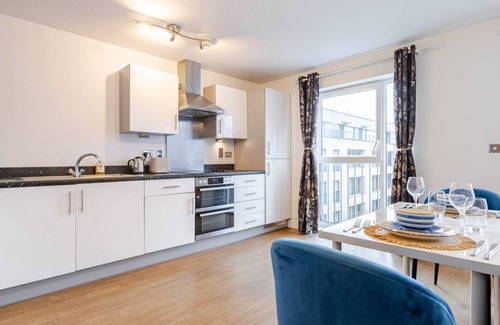 Havering Appartement | Modern & Relaxing 2 Bed Flat with Balcony, Easy London Access
