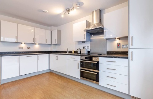 Havering Appartement | Modern & Relaxing 2 Bed Flat with Balcony, Easy London Access