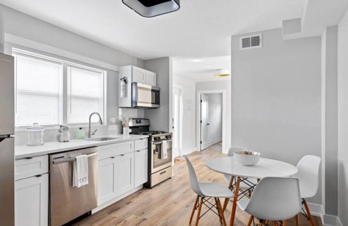 Riverside Appartement | Renovated Suite in Berwyn/Riverside