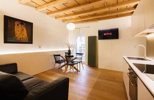 Citta Antica Appartement | Résidence moderne avec balcons donnant sur la Piazza Erbe