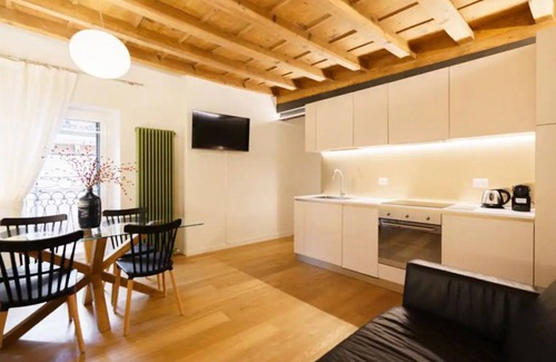 Citta Antica Appartement | Résidence moderne avec balcons donnant sur la Piazza Erbe