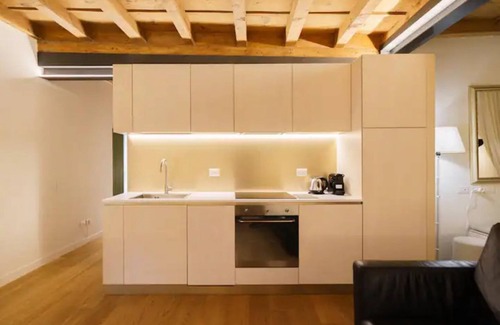 Citta Antica Appartement | Résidence moderne avec balcons donnant sur la Piazza Erbe