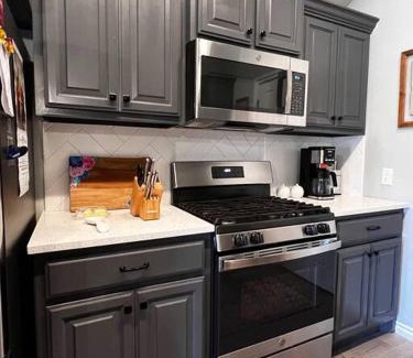 Wheatland Maison | Modern Retreat by Airport