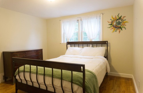 Quincy Maison | Rénové 2Br 2Ba / Parking gratuit / Espace extérieur / Animaux et famille