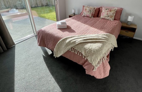 Paraparaumu Maison | Modern Retreat in Paraparaumu