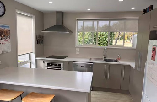 Christchurch Maison | Private, Clean and Close to Airport