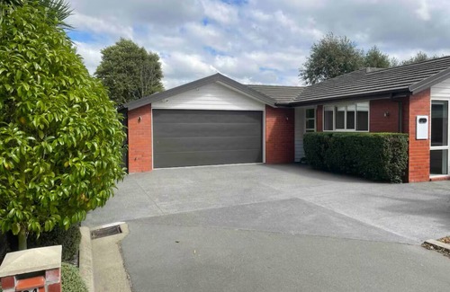 Christchurch Maison | Private, Clean and Close to Airport