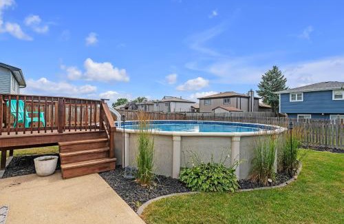 Orland Hills Maison | Modern Retreat with Private Pool & Yard, 10 mins to Tinley Ampitheatre home