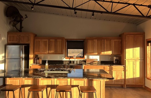 Bauxite Cabine | Modern Retreat with Stunning Views - 25 Mi to Little Rock!