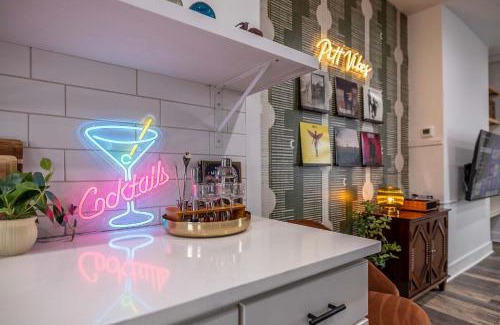 Pittsburgh Maison | Modern Retreat With Dedicated Parking 2 King Beds Arcade BBQ