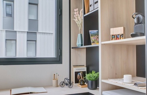 Milagrosa Appartement | Modern Room with High-Speed Wi-Fi in Pamplona