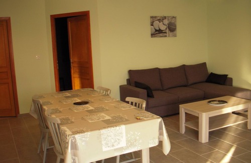 Maisons-en-Champagne Cottage | Gîte moderne rural situé dans la Marne près de Vitry le François.